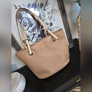 Michael Kors Jet Set Leather Medium Shoulder Bag